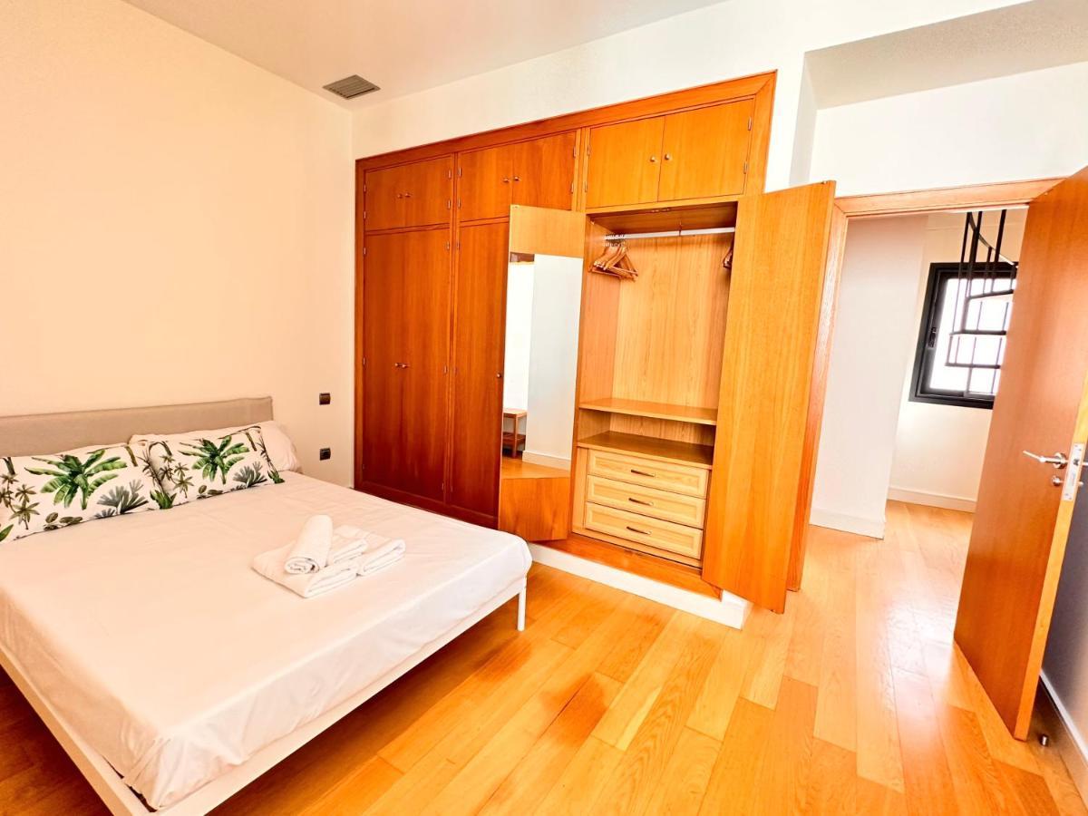 Penthouse Near Cathedral Private Rooftop Private Parking Севілья Екстер'єр фото